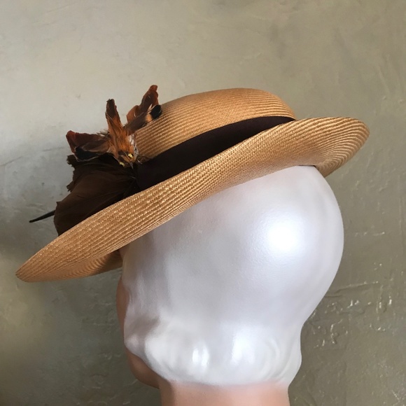DELIGHTFUL 1940s\' NATURAL STRAW WIDE BRIM FEDORA WITH BROWN FEATHER & \
